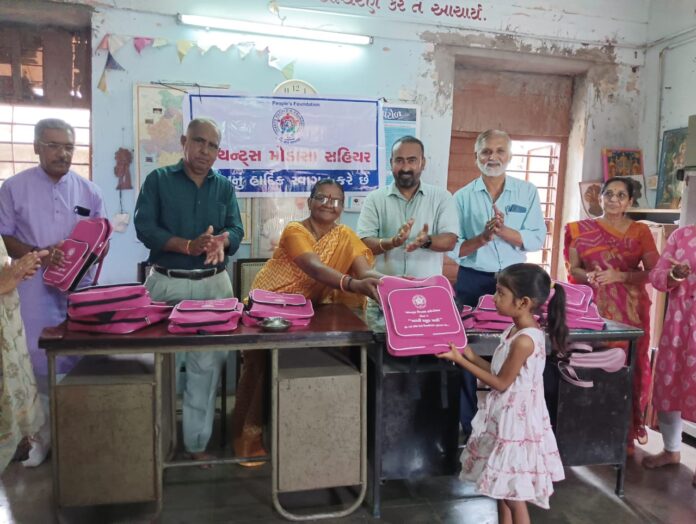 જાયન્ટ્સ મોડાસા સહિયર દ્વારા સરકારી પ્રા.શાળા નં-3માં પ્રવેશોત્સવ ઉજવવામાં આવ્યો